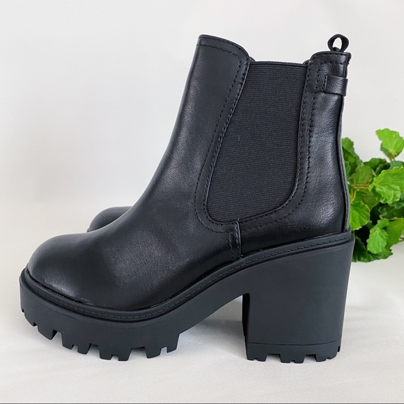 Urban Outfitters UO Chloe Chelsea Timeless Boot Black Heeled Chunky 90s Y2K New - Picture 8 of 16
